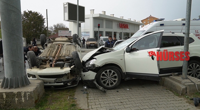Göreve giden polisler  kaza yaptı: 3 yaralı