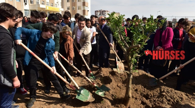 Kepez’den 2 okula 106 ağaç