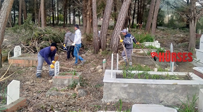 Mezarlıklarda  bahar temizliği