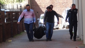 Silahla vurulmuş  halde ölü bulundu