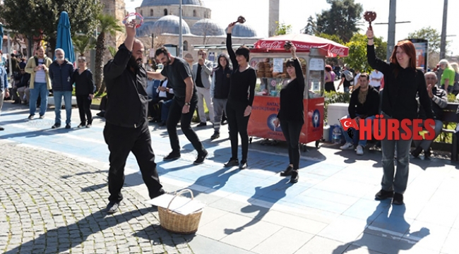 Tramvayda su krizi temalı skeç