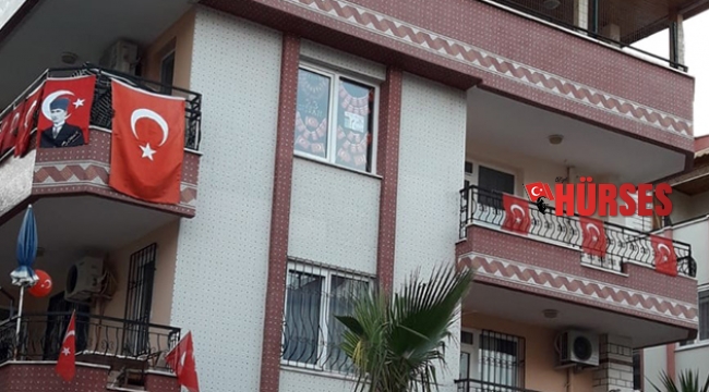 23 Nisan coşkusunu evlerine taşıdılar