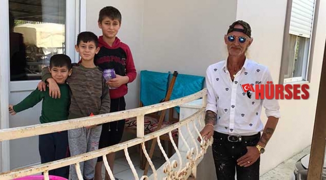 Alman hayırsever para dağıttı