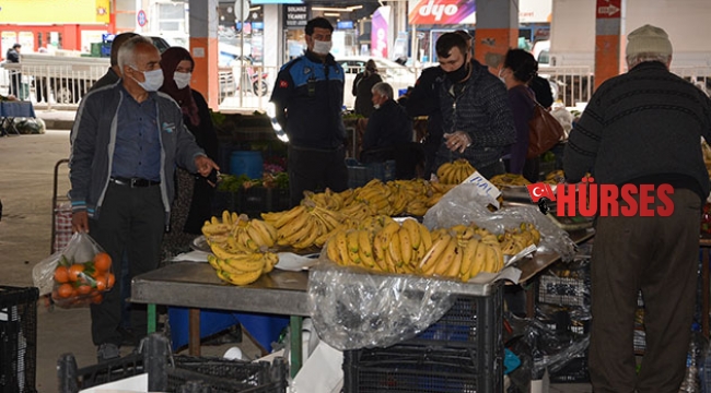 Antalya'da semt pazarında 1 kilometrelik kuyruk