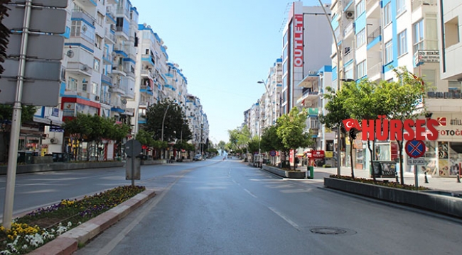 Antalya yasağa uyuyor