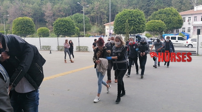 Dövüp hastanelik ettiler, görüntüyü sosyal medyadan paylaştılar