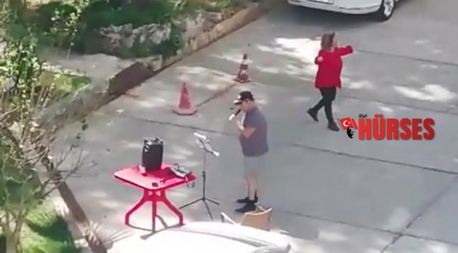 Evli çiftten açık hava konseri