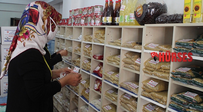 İhtiyaç sahibi vatandaşlar için mescit market oldu