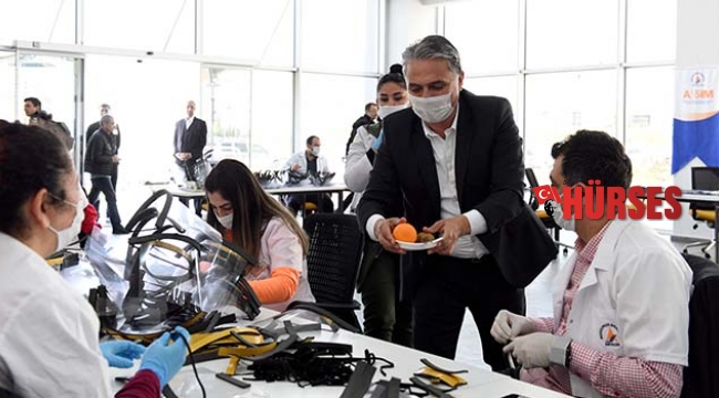Muratpaşa maske dağıttı