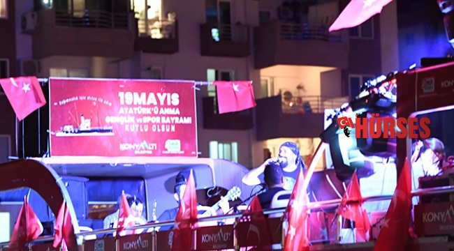 19 Mayıs coşkusu balkonlara taştı