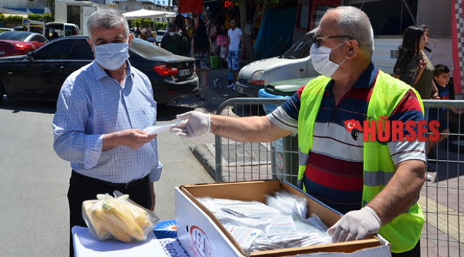 Büyükşehir Alanya’da maske dağıttı