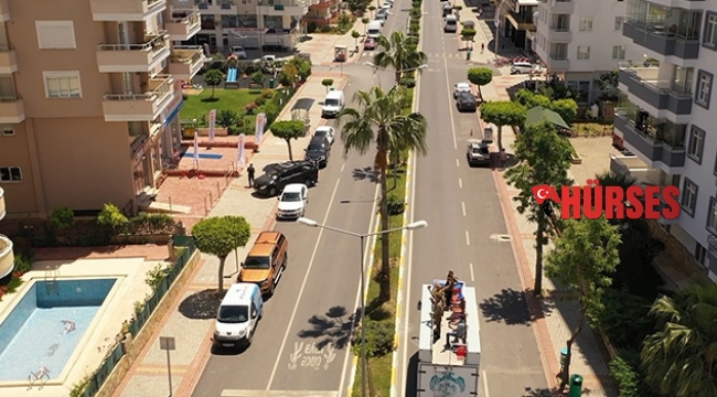 Ruslar Zafer Bayramı’nı balkonlarda kutladı