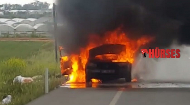 Seyir halindeki otomobil alev alev yandı