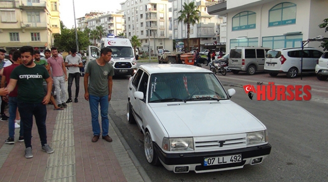Aday sürücü motosiklete çarptı
