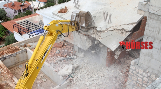 Antalya’da 654 yapı yıkıldı, bin 127 kaçak yapı daha yıkılacak
