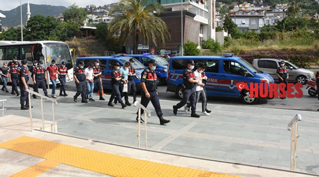Antalya’da uyuşturucu çetesine 7 tutuklama