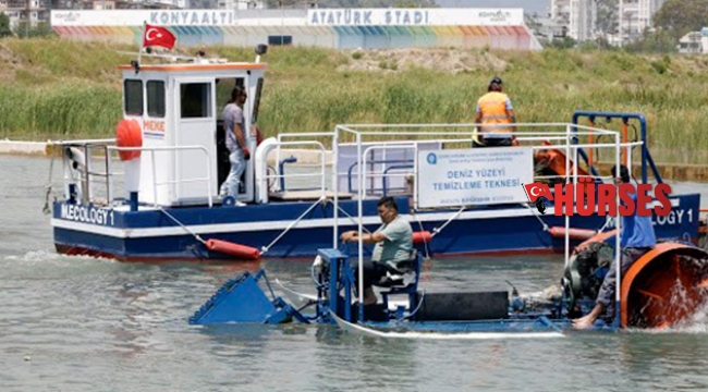 Boğaçayı deniz süpürgesiyle temizleniyor