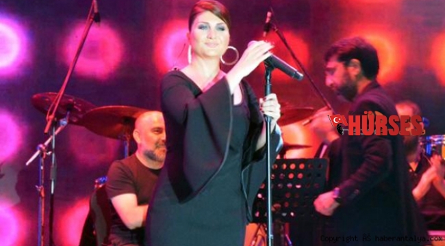 Hayranlarıyla buluşan Sibel Can: Sizleri çok özledim
