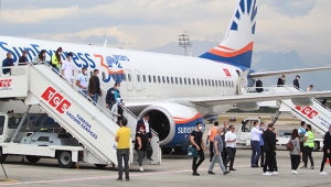 İlk uçağa su takı ile karşılama