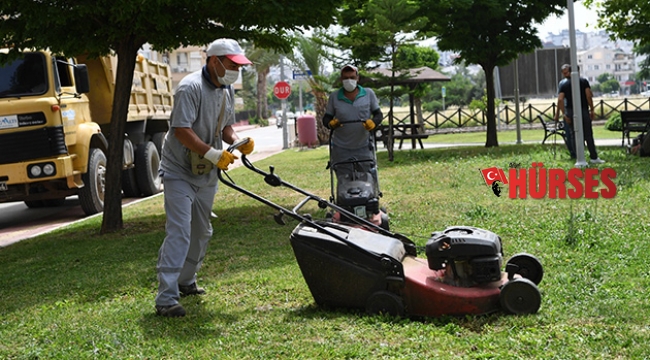 Konyaaltı’nda parklar temizlendi