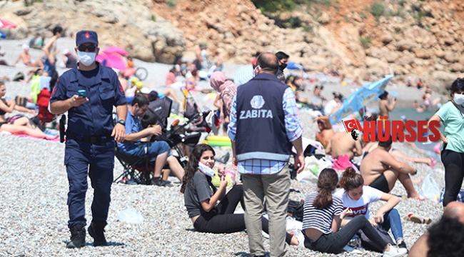 Konyaaltı Sahili'nde maske denetimi