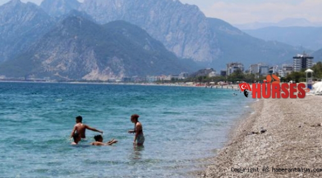 Konyaaltı Sahili, tatilcilere kaldı