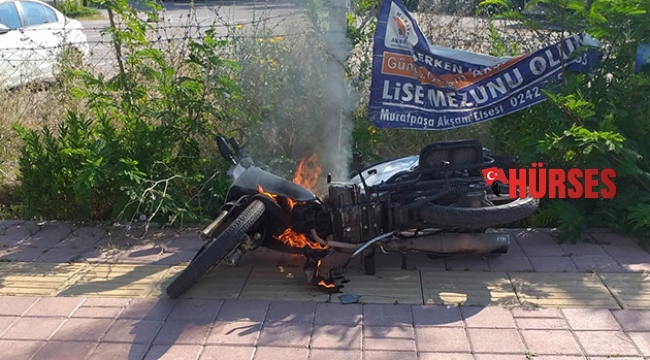 Kuryenin motosikleti cayır cayır yandı