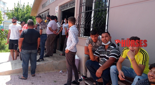 Polis kalabalığı sık sık uyarmak zorunda kaldı