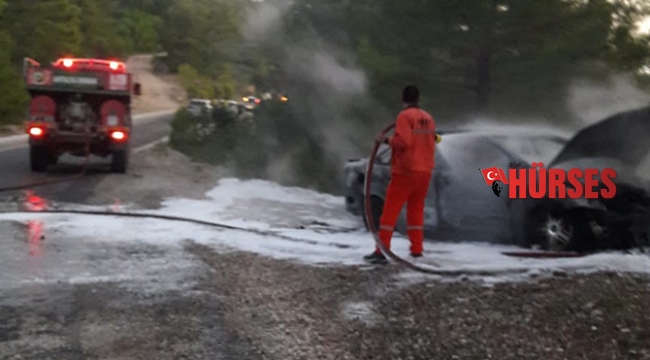Seyir halindeki otomobil alev alev yandı