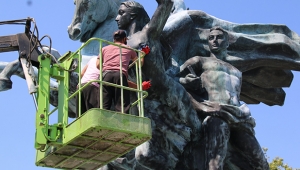 Ulusal Yükseliş Anıtı bakımda