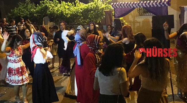 Antalya’da sokak ortasında sosyal mesafesiz ve maskesiz düğün