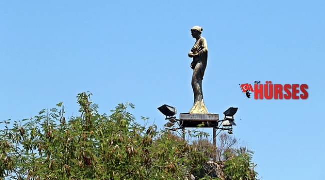 Hava şartlarına yenik düşen Altın Portakal heykelleri yenilenecek