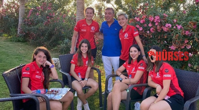 Kadın Futbol Takımından Şahin Kırbıyık'a moral ziyareti