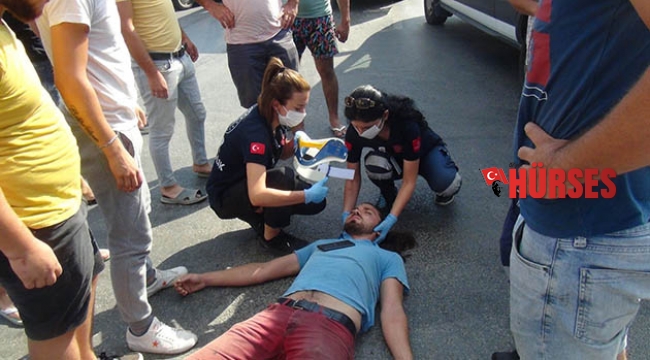 Otobüse çarpıp hurdaya dönen aracın içinden kendi çıktı