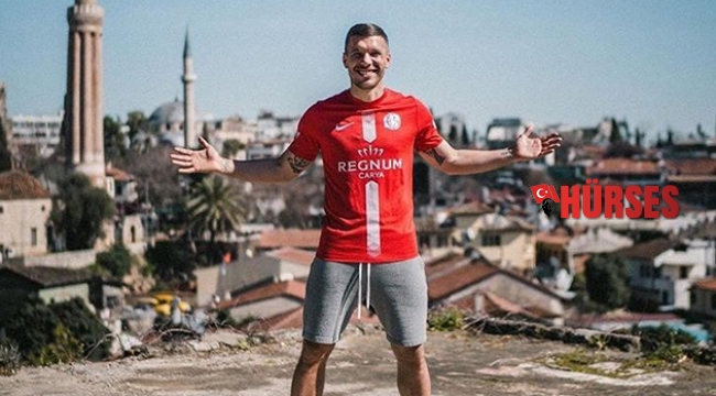 Podolski'den 'Antalyaspor’da mutluyum' paylaşımı
