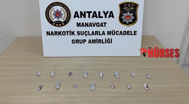 Polisi görünce uyuşturucuları atıp kaçmaya çalıştı