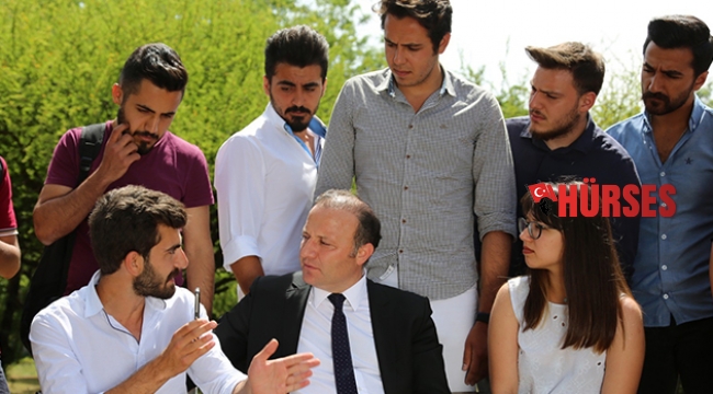 Rektör Ünal’a ÜniAr Altın ödülü