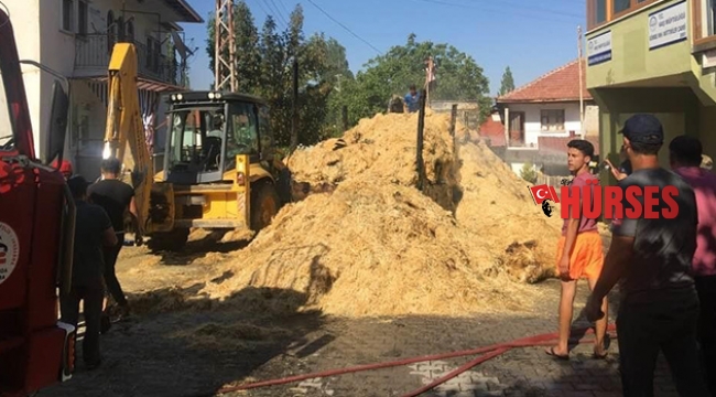 Saman yüklü kamyon yandı