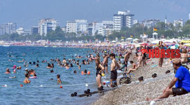 Sıcak havada deniz keyfi, koronavirüsü unutturdu