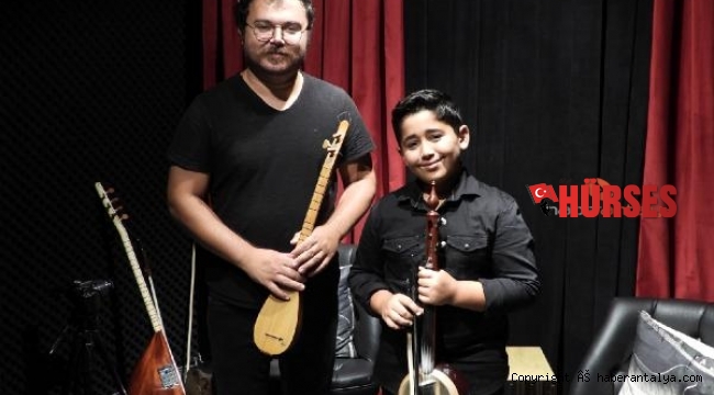Türkülerin neferi Emre öğretmen