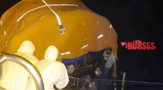 Yunanistan'ın geri ittiği 37 göçmen kurtarıldı