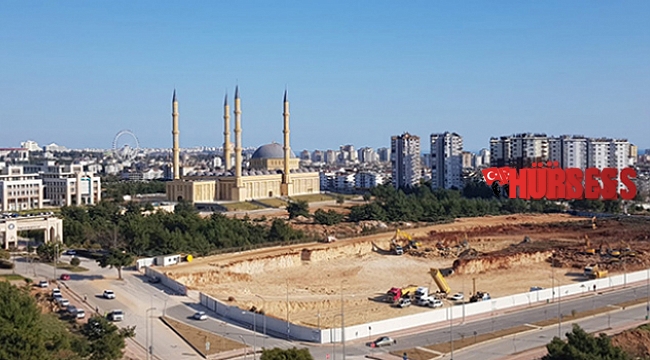 AÜ önündeki inşaat durduruldu mu?