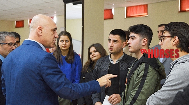 Başkan Bahar'dan gençlere 'Bilime yönelin' çağrısı