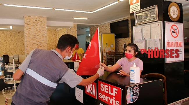 Büyükşehir 30 Ağustos için Antalya'yı Türk bayrağı ile donatıyor