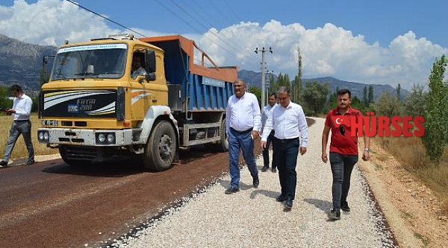 Büyükşehir'den Elmalı Akçay- Afşar grup yolunda sathi asfalt çalışması