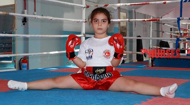 Ecrin, Burdur'un en küçük kick boks sporcusu