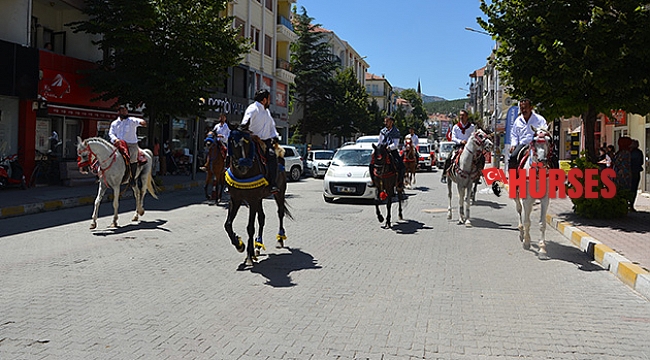 Gelin almaya atlı konvoyla geldiler