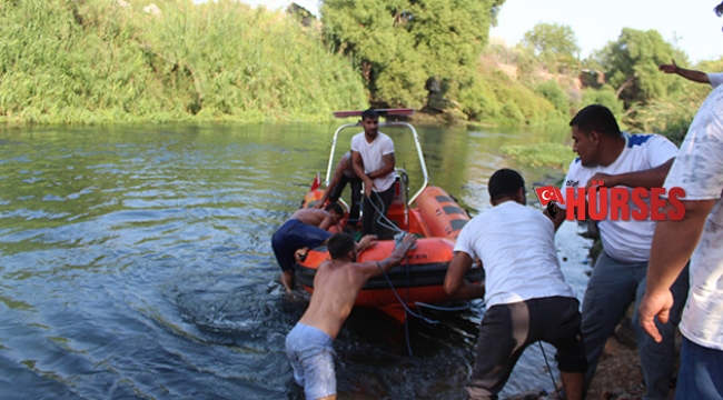 Kardeşleri için suya atlayıp, bot kaçırdılar