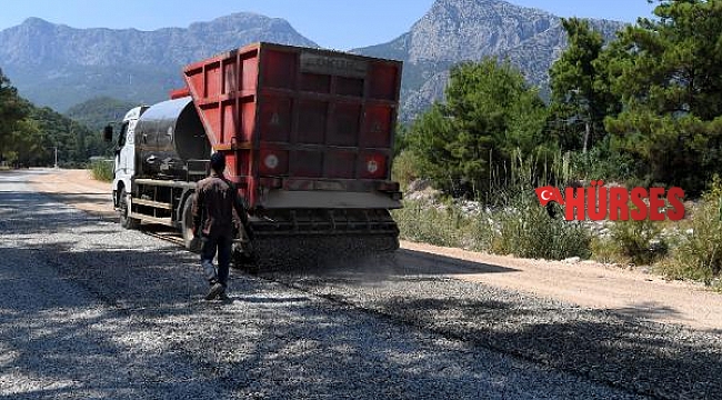 Konyaaltı Belediyesi'nden Setbaşı Caddesi'ne asfalt