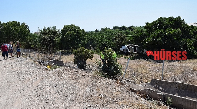 Kumluca'da otomobil sulama kanalına çarptı: 1 yaralı